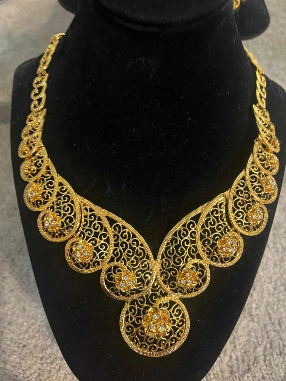 Entire jewelry parure. Entire jewelry set. Necklace, earrings, bracelet, ring. - Picture 5 of 5